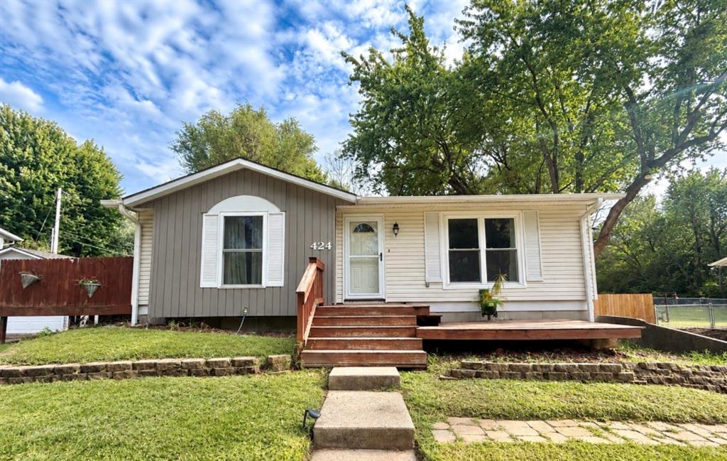 424 Lisa Ln, Maryville, MO 64468