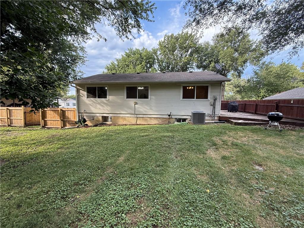 424 Lisa Ln, Maryville, MO 64468
