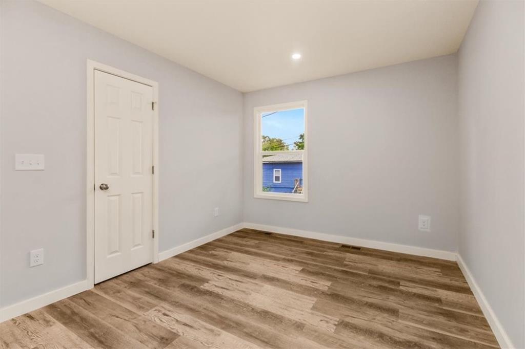 1103 S Kings Hw, Independence, MO 64050