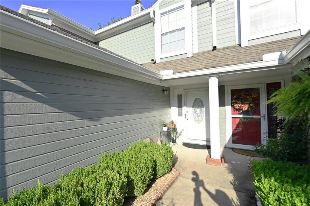 6125 NE Moonstone Ct, Lee's Summit, MO 64064
