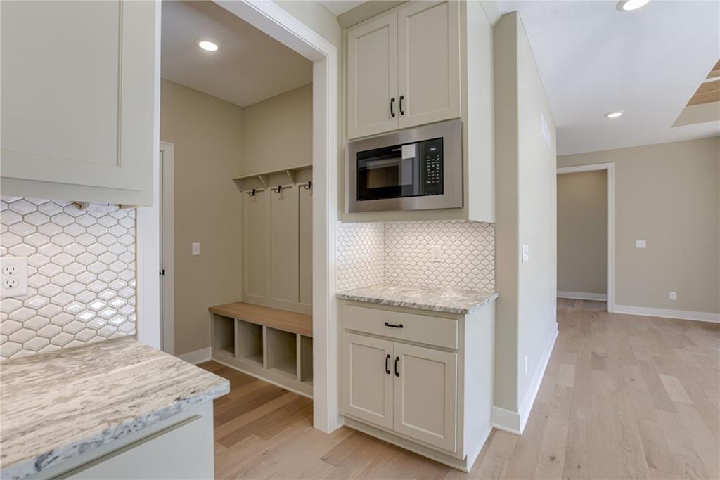 1853 Arbor Trl, Liberty, MO 64068
