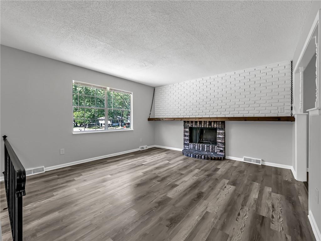 1400 SW Speas Dr, Blue Springs, MO 64014