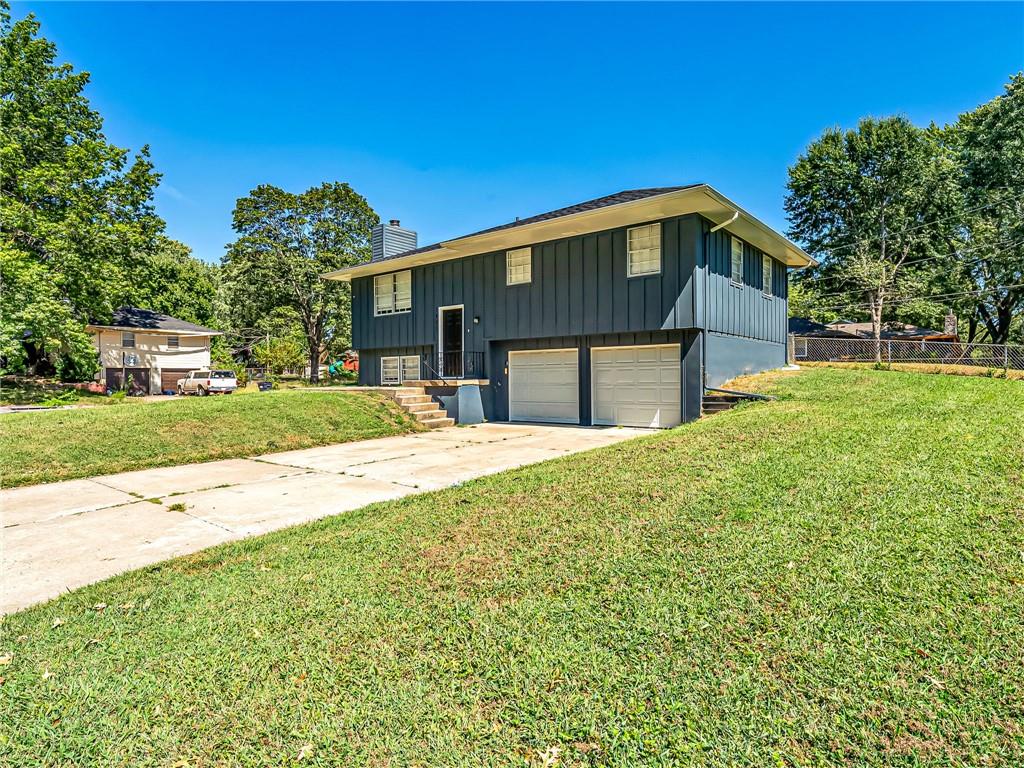1400 SW Speas Dr, Blue Springs, MO 64014