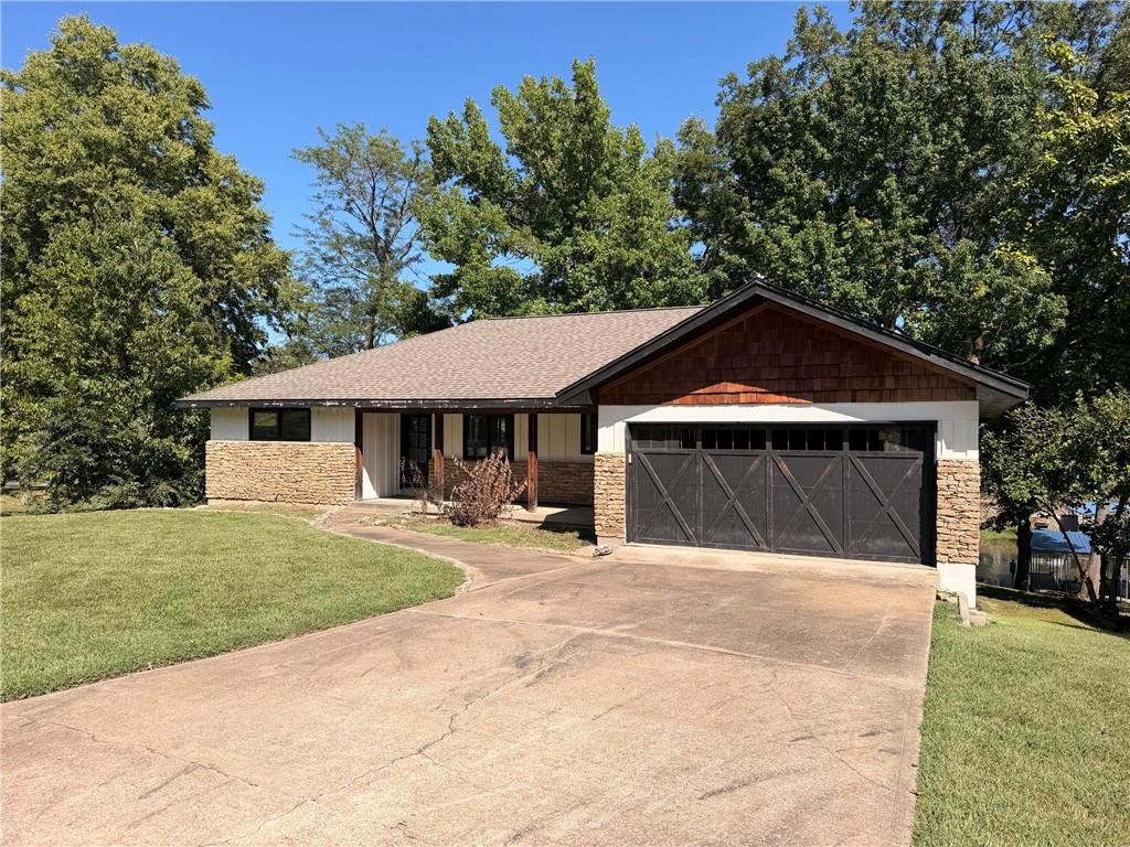 234 N Winnebago Dr, Lake Winnebago, MO 64034