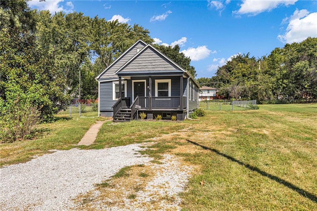 406 Forest Ave, Lee's Summit, MO 64063