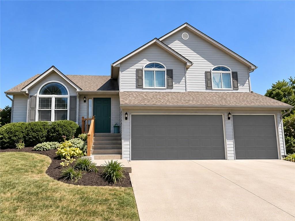 9015 N Essex Dr, Kansas City, MO 64156