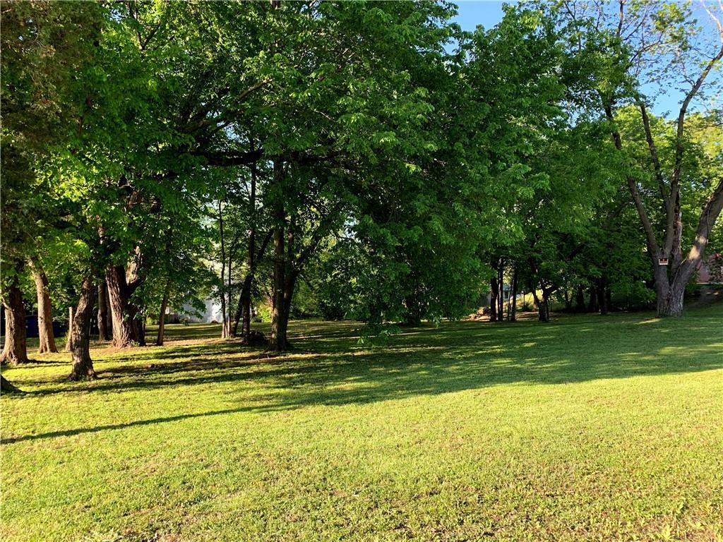 1106 E 23rd St S, Independence, MO 64050