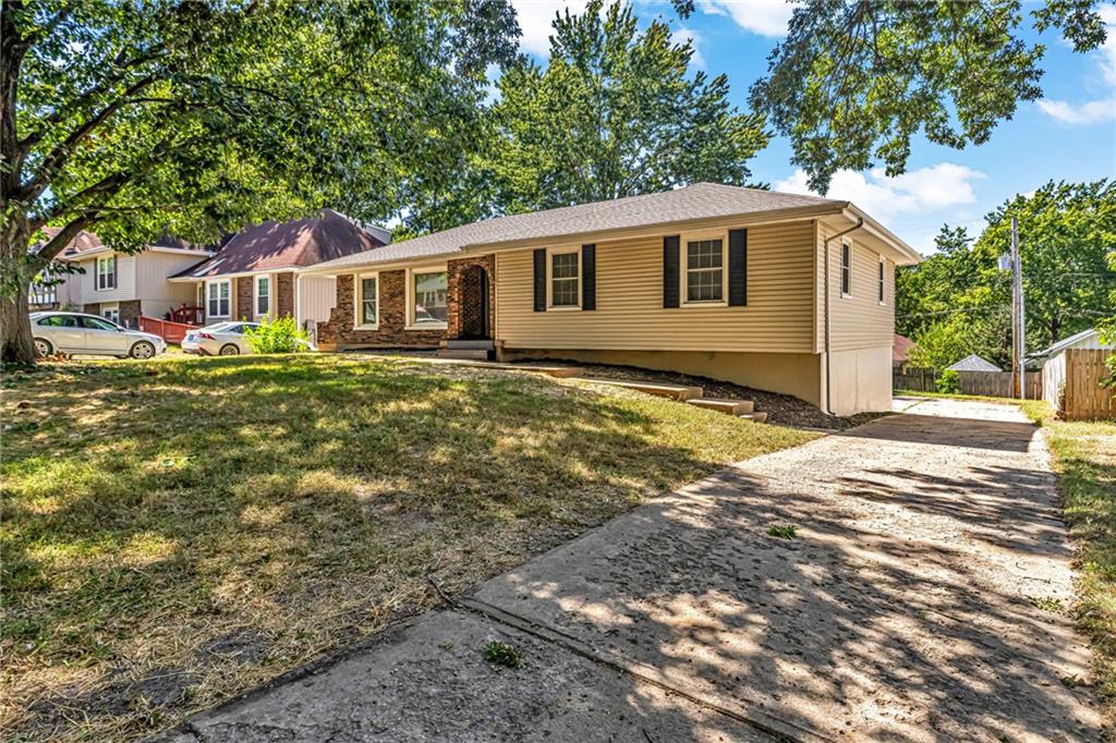 1101 S 19th St, Blue Springs, MO 64015