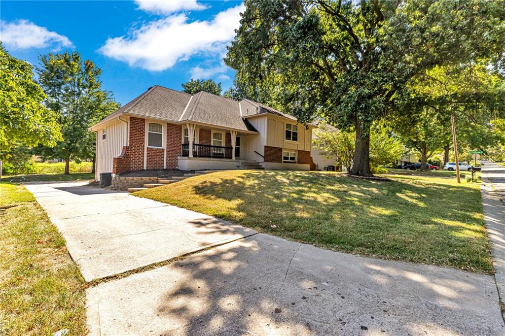 200 NE Locust Dr, Blue Springs, MO 64014