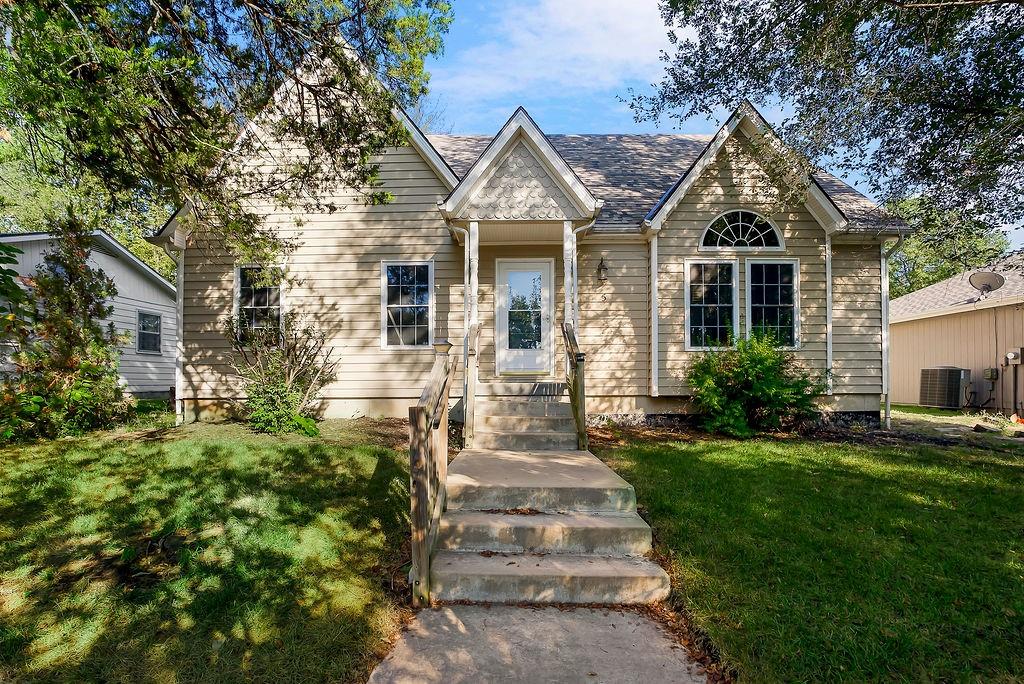 5 N Paola St, Paola, KS 66071