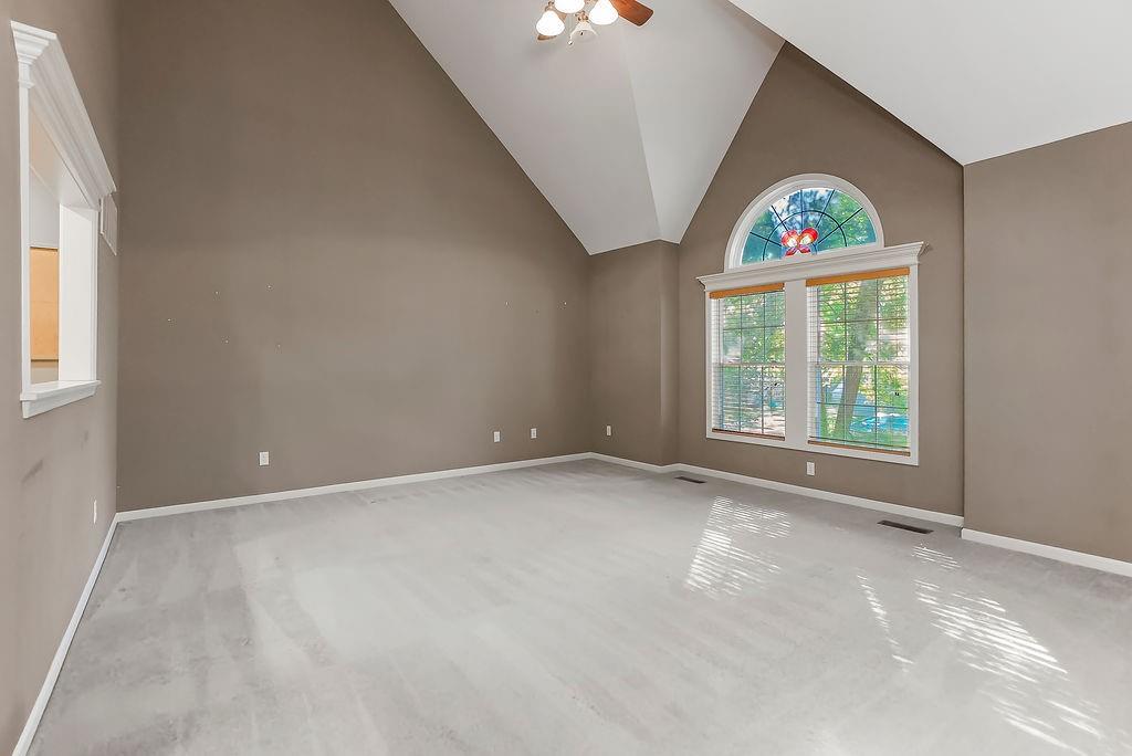 5 N Paola St, Paola, KS 66071
