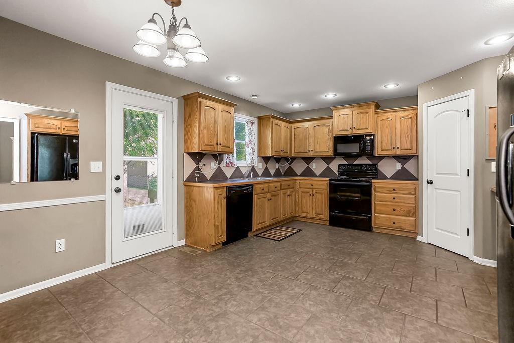 5 N Paola St, Paola, KS 66071
