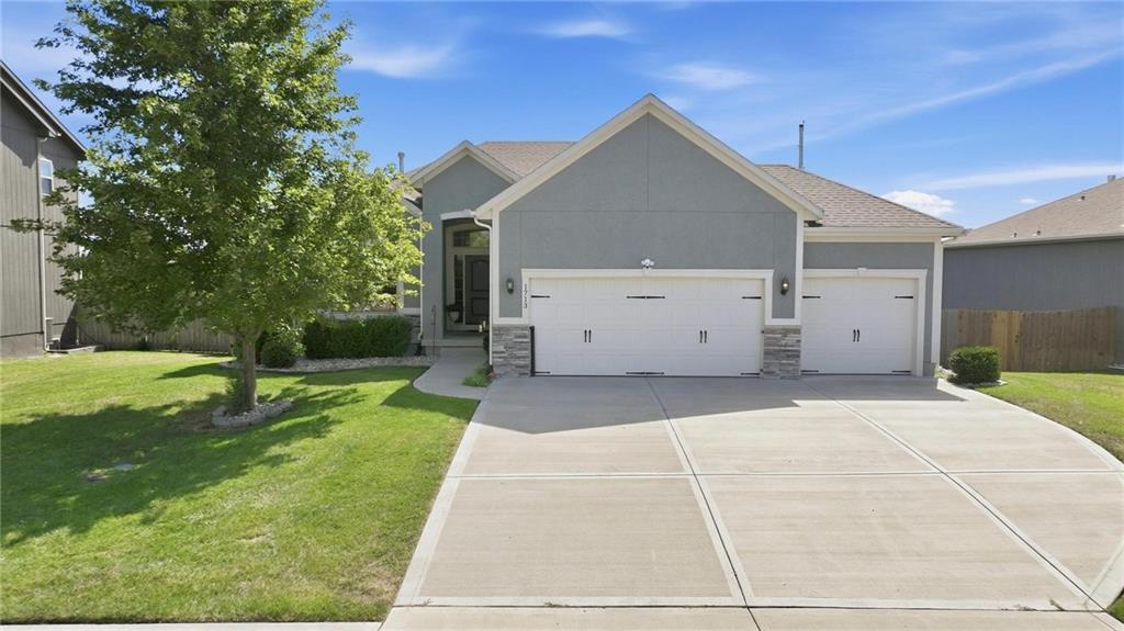 1713 SW Merryman Dr, Lee's Summit, MO 64082