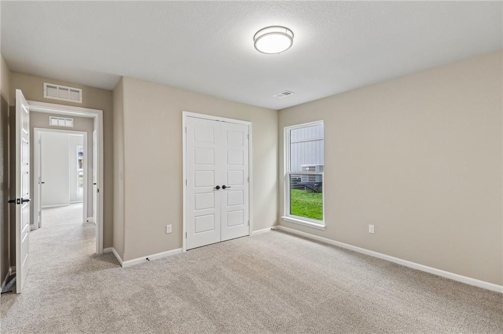 22692 W 87th St, Lenexa, KS 66227