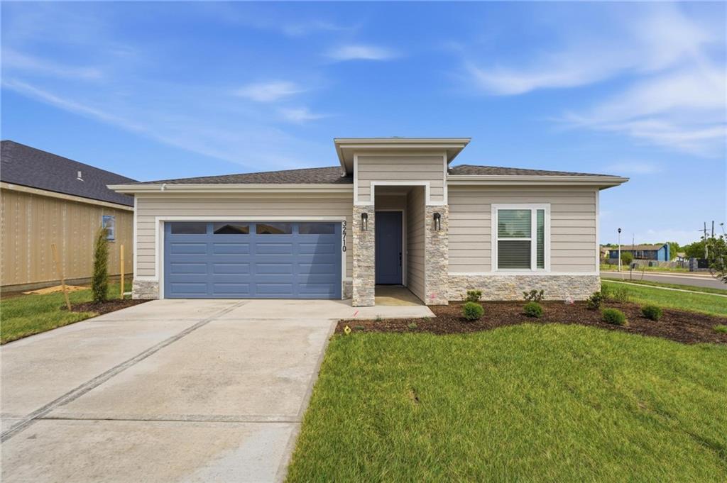 19320 W 205 Ter, Spring Hill, KS 66083