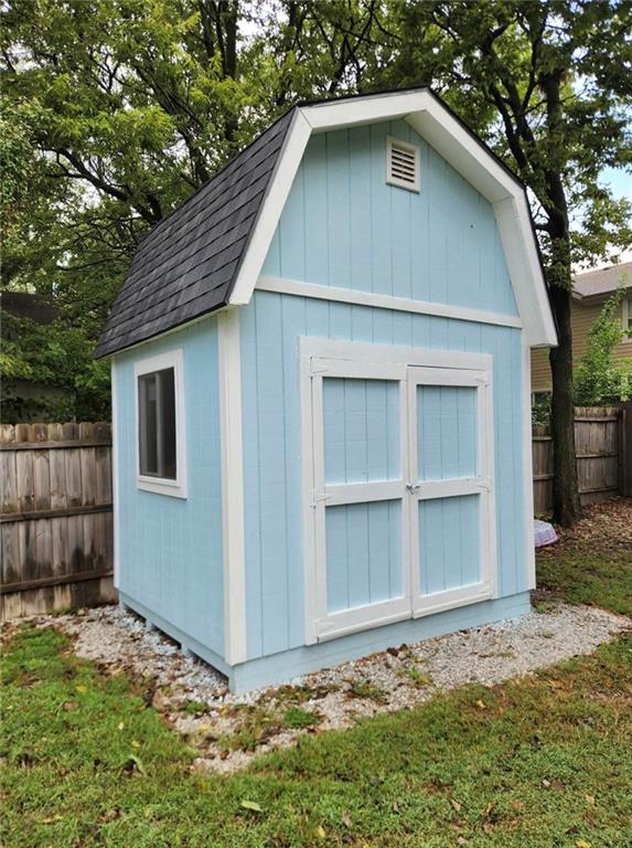 2012 E 26th St, Lawrence, KS 66046