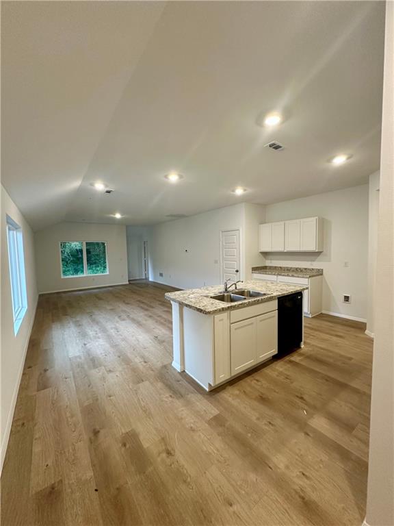 429 Valley View Dr, Tonganoxie, KS 66086
