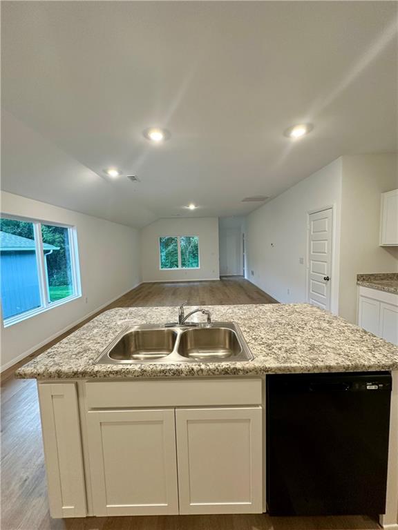 429 Valley View Dr, Tonganoxie, KS 66086