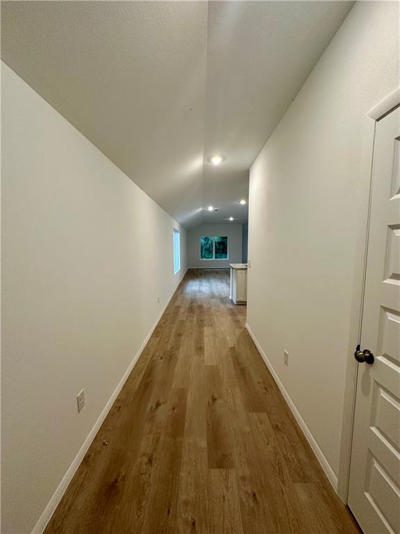 429 Valley View Dr, Tonganoxie, KS 66086
