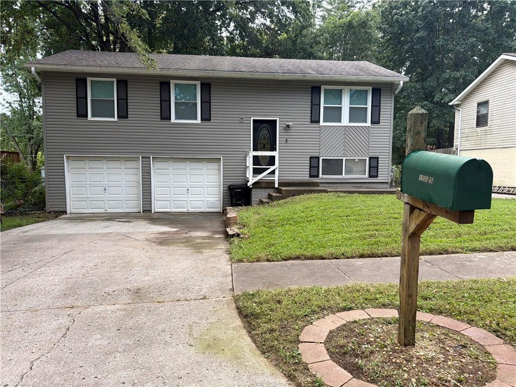 19225 E 5th St Ct N, Independence, MO 64056