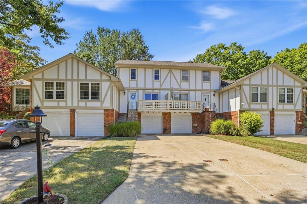 9916 Edelweiss Cir, Merriam, KS 66203