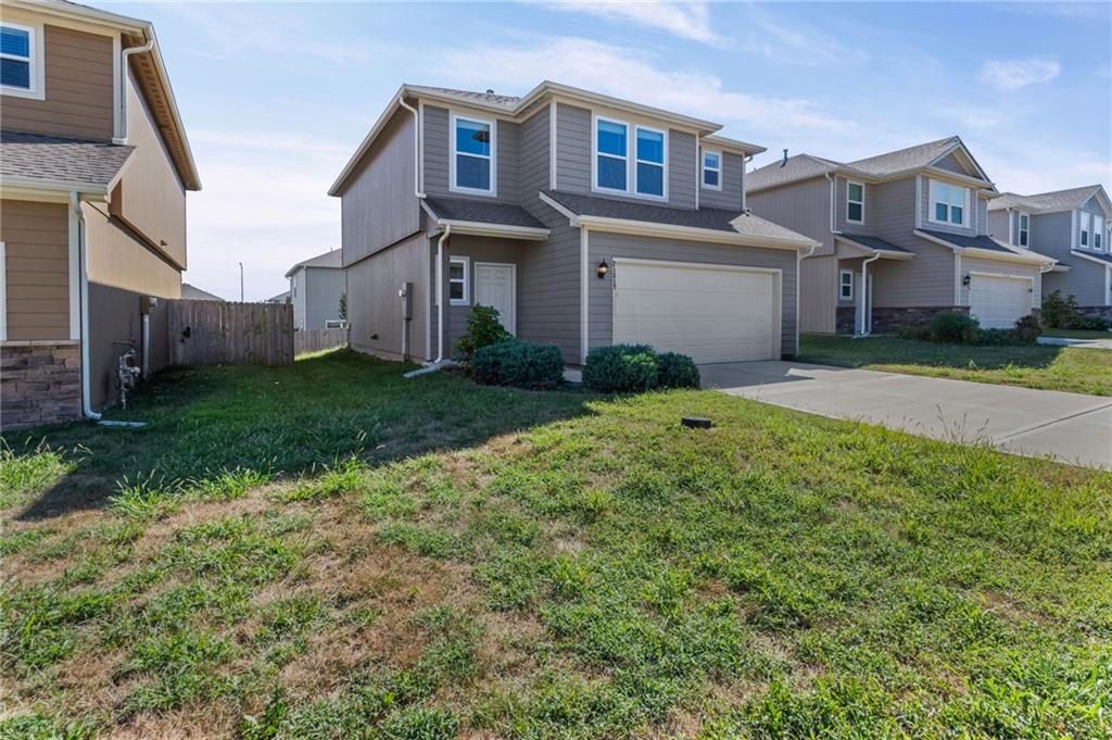 21317 W 215th St, Spring Hill, KS 66083