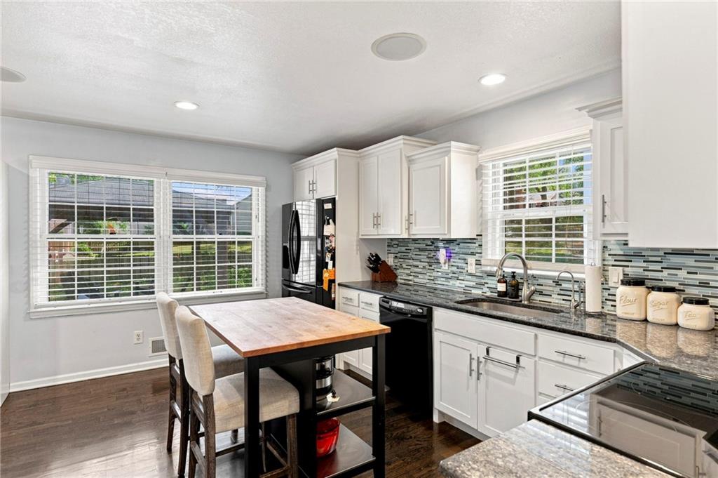 12021 W 100th St, Lenexa, KS 66215