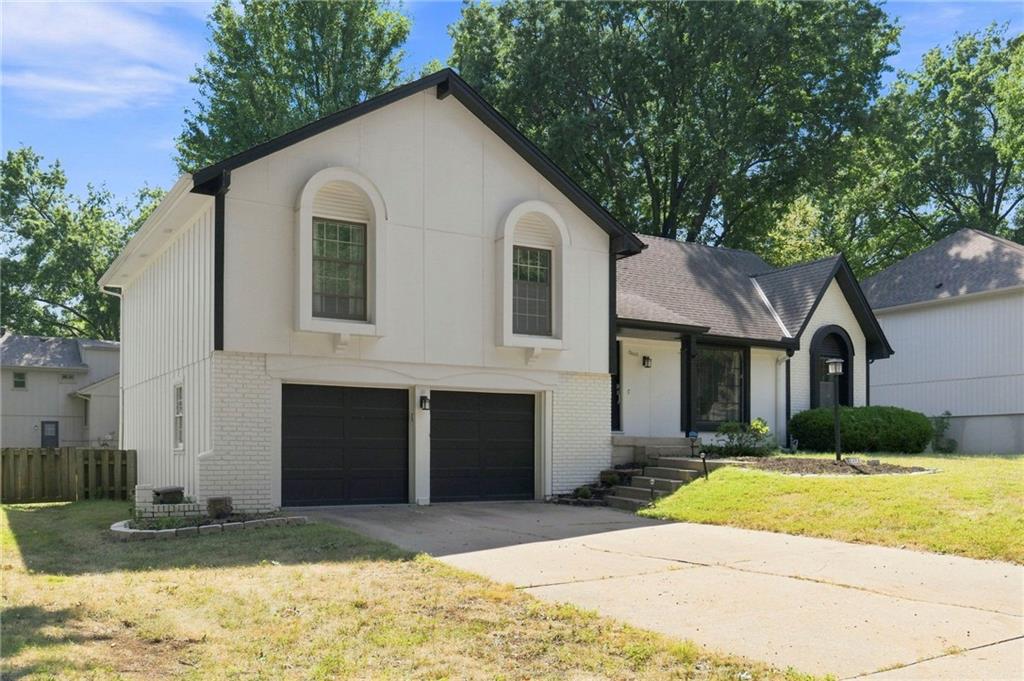 12021 W 100th St, Lenexa, KS 66215