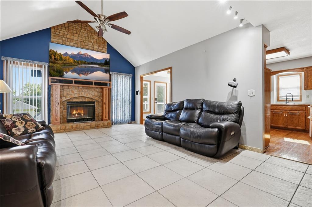 1505 NE 102nd St, Kansas City, MO 64155
