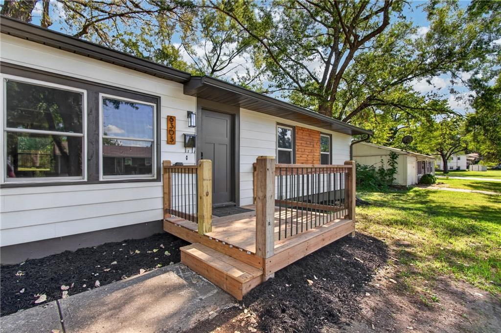 6303 E 153rd St, Grandview, MO 64030