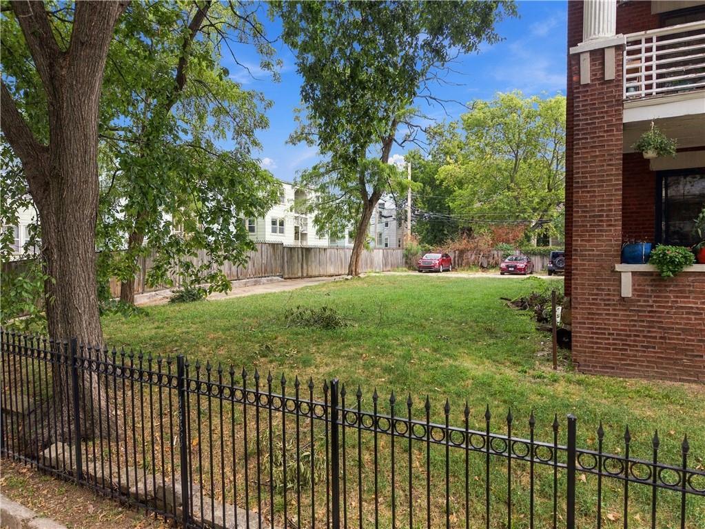 3813 Central St, Kansas City, MO 64111