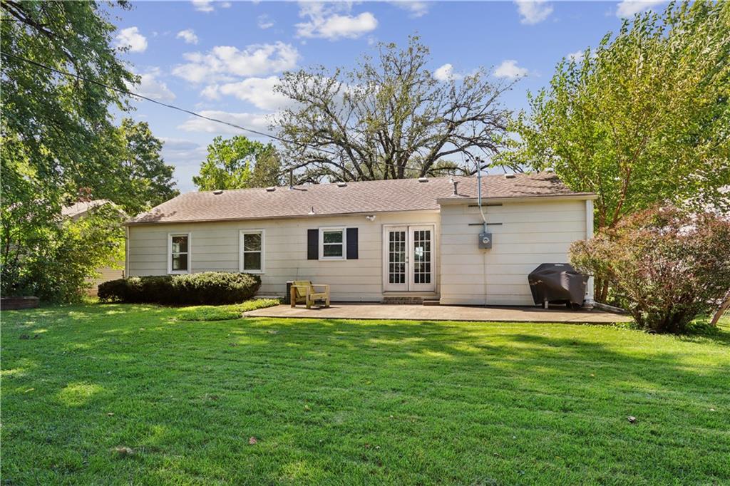 7217 Dearborn St, Overland Park, KS 66204