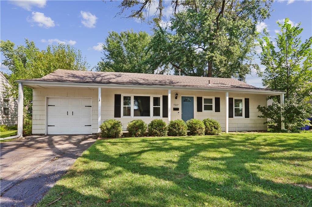 7217 Dearborn St, Overland Park, KS 66204