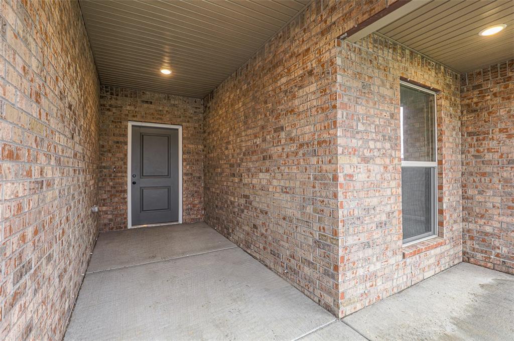 6751 Arapahoe Dr, Shawnee, KS 66226