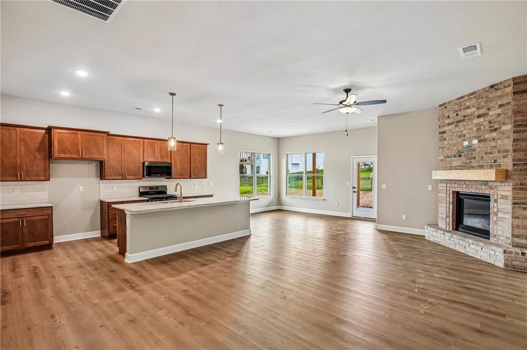 6745 Arapahoe Dr, Shawnee, KS 66226