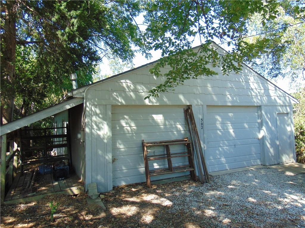 302 W Chestnut St, Harrisonville, MO 64701