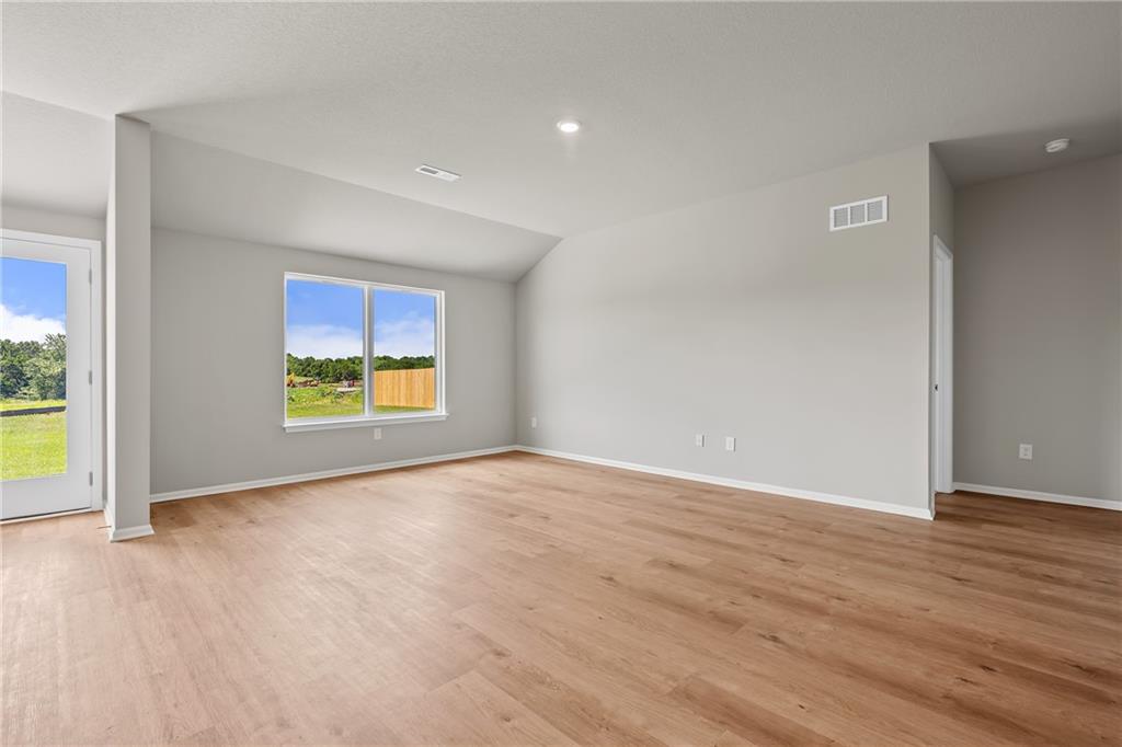 20330 W 195th St, Spring Hill, KS 66083