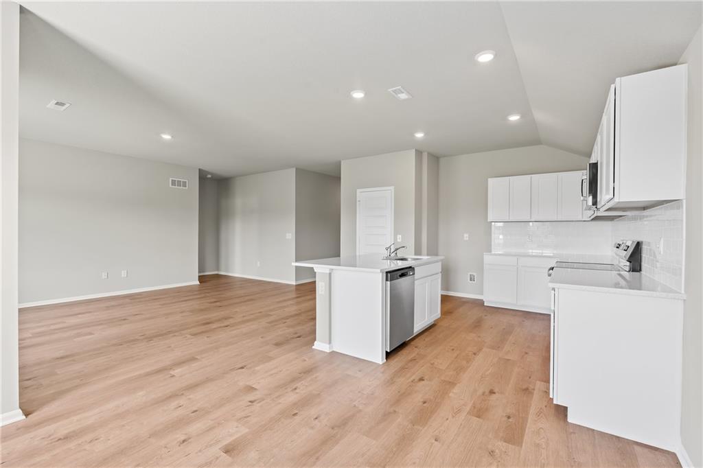 20330 W 195th St, Spring Hill, KS 66083