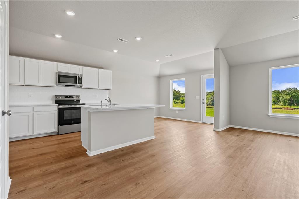 20330 W 195th St, Spring Hill, KS 66083