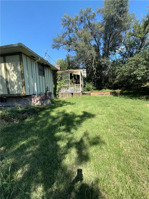 3304 Southern Hills Dr, Kansas City, MO 64137