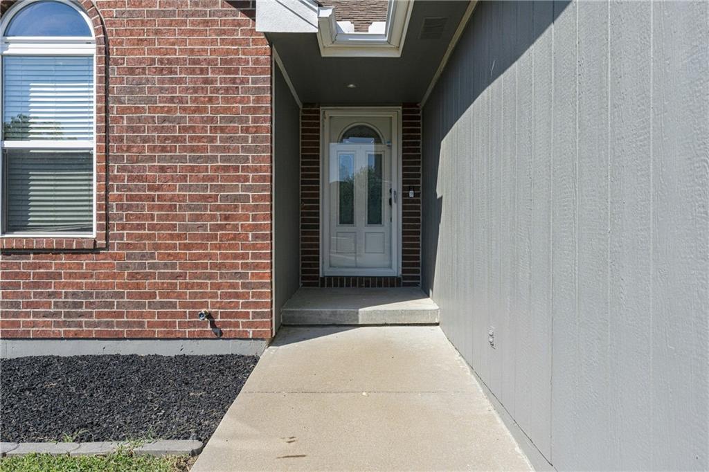 981 Owl Creek Pw, Odessa, MO 64076