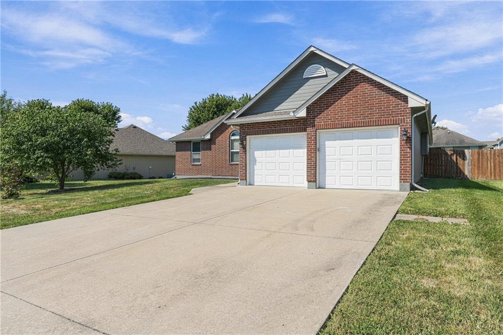 981 Owl Creek Pw, Odessa, MO 64076