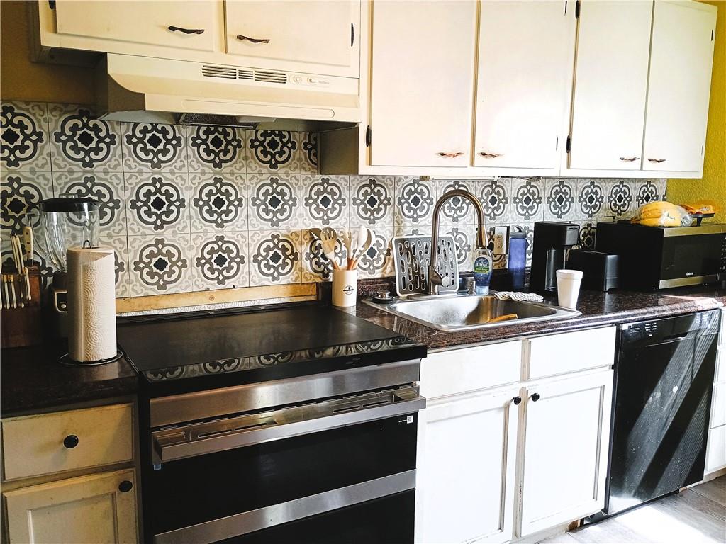 204 S 2nd St, Lansing, KS 66043