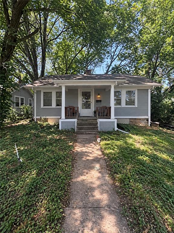 6104 Tracy Ave, Kansas City, MO 64110