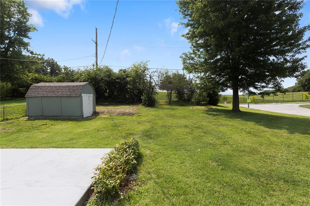 7801 NE San Rafael Dr, Kansas City, MO 64119