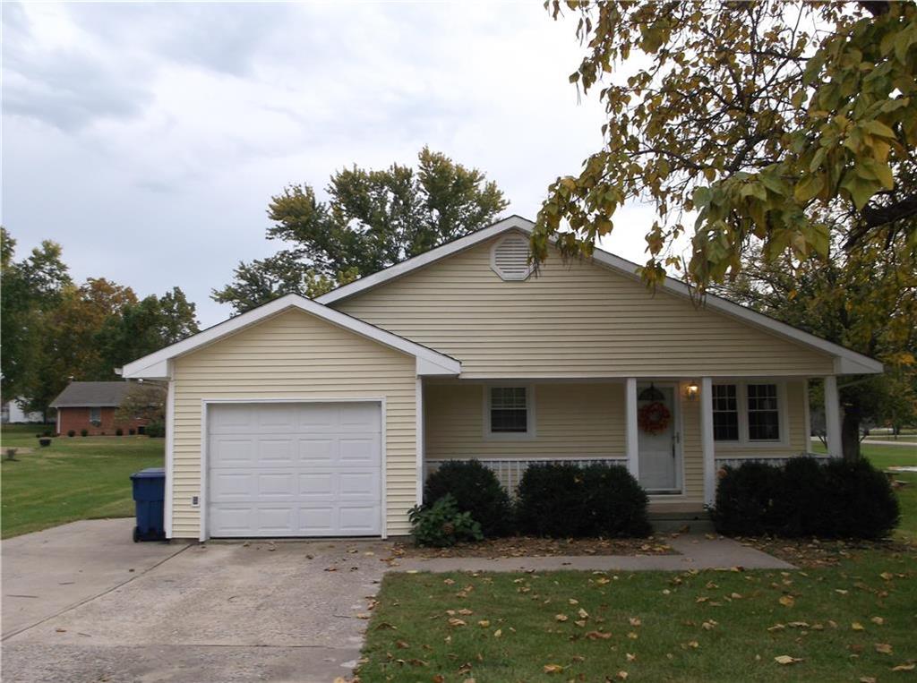 105 W Smith St, Smithton, MO 65350