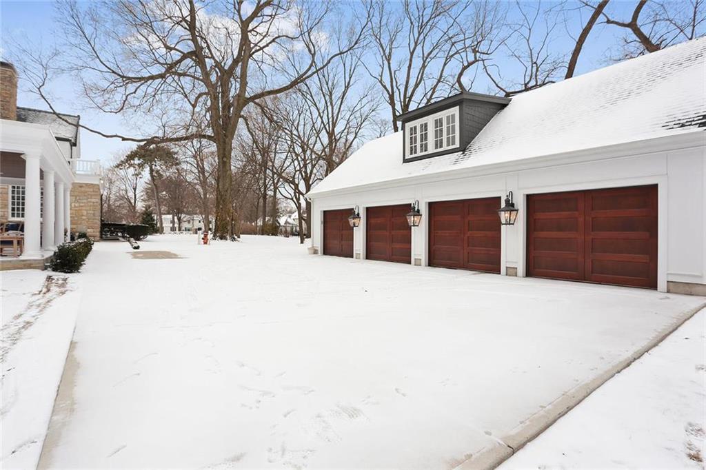 800 W 52nd St, Kansas City, MO 64112