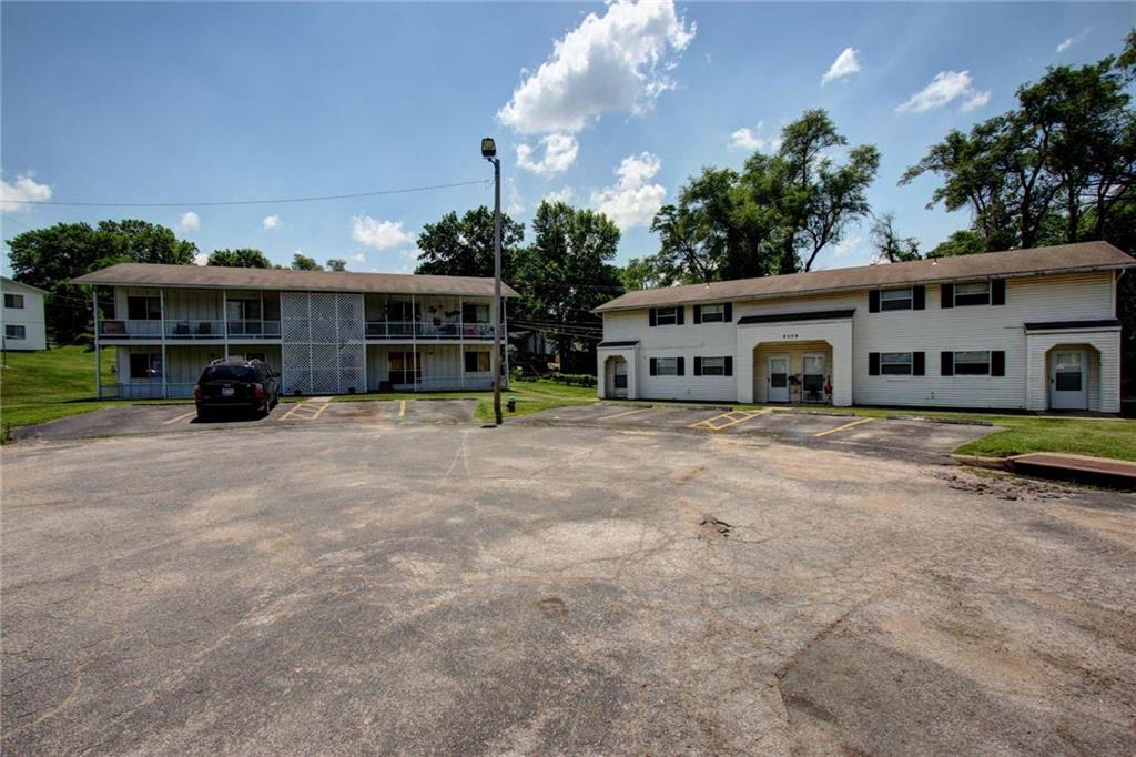 8262 Monroe Dr, Kansas City, KS 66112