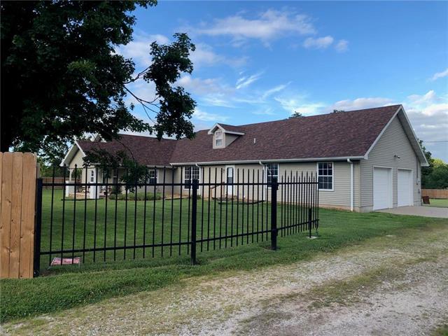 1978 N Market Ave, Bolivar, MO 65613