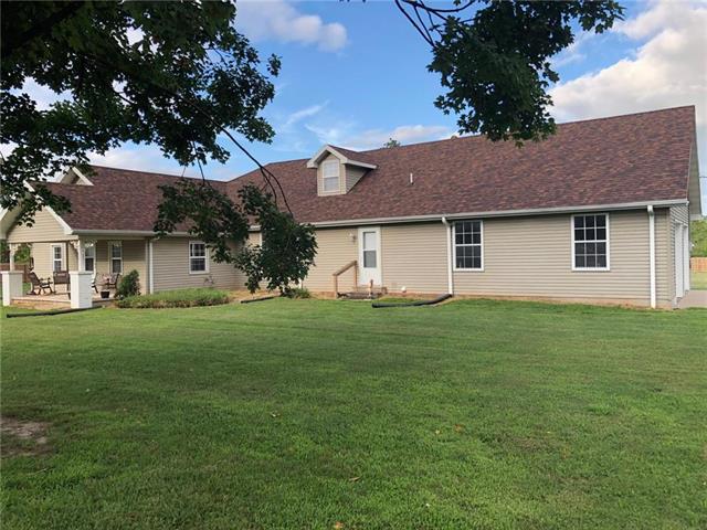 1978 N Market Ave, Bolivar, MO 65613